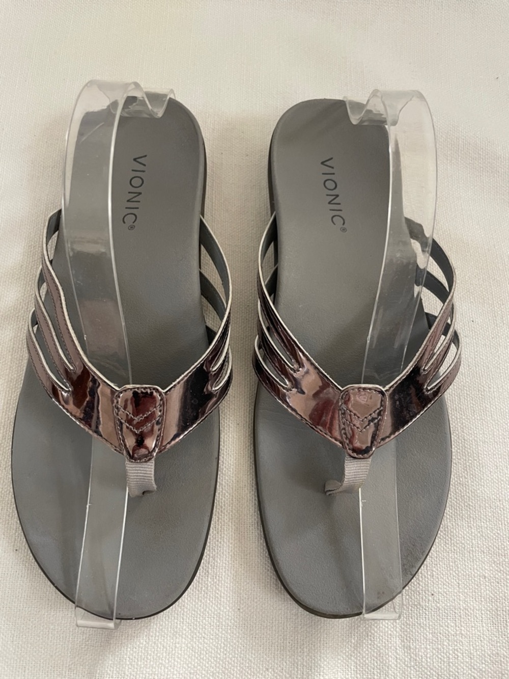 Vionic Women Metallic Bronze-Strap Gray Footbed Thong Sandals